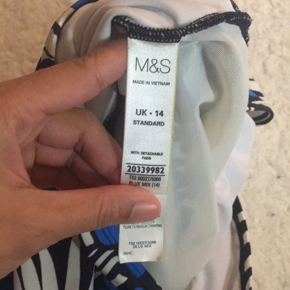 One piece swim wear - Picture 3 of 3